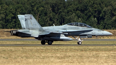 Photo ID 167716 by Alex Jossi. Canada Air Force McDonnell Douglas CF 188B Hornet CF 18B, 188918